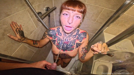 Yourfavecumslut: İşemeye aç fahişe tuvalet olarak kullanılıyor