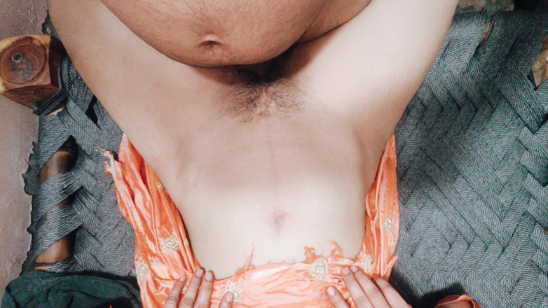 Abcdmasti: Holi'de üvey erkek kardeşine bir dakika verdi