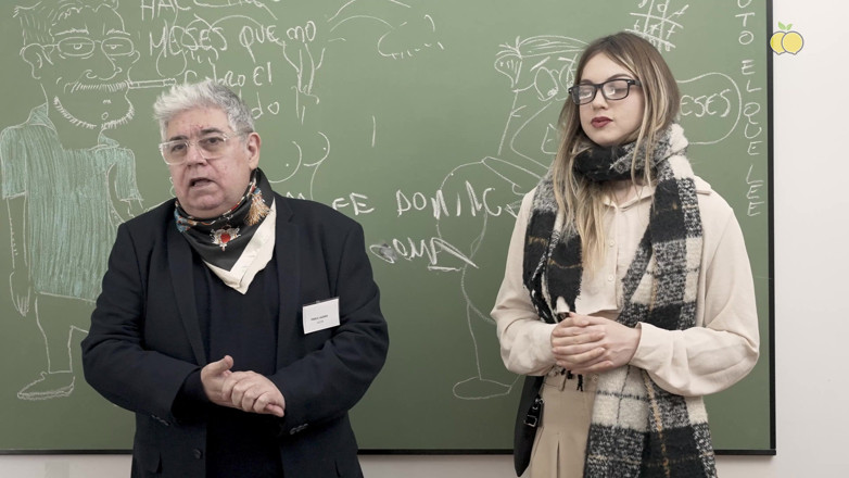 Limon producciones: Instituto Limón Rozdział 1 Nauczyciel matematyki uczy dwóch kolegów dzielić się...