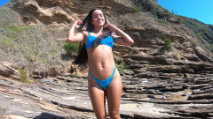 Candy Debby: Пісяти на пляжі у 4K