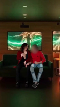 Io, Il Responsabile Del Karaoke, E Mio Marito Filmiamo Tutto