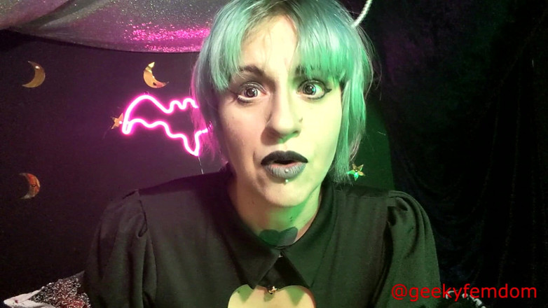 Geeky Femdom: Purge - păpușa baby