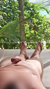 Vợ nghiệp dư - vợ cuckold cưỡi đực của cô ấy trên sân thượng khách sạn