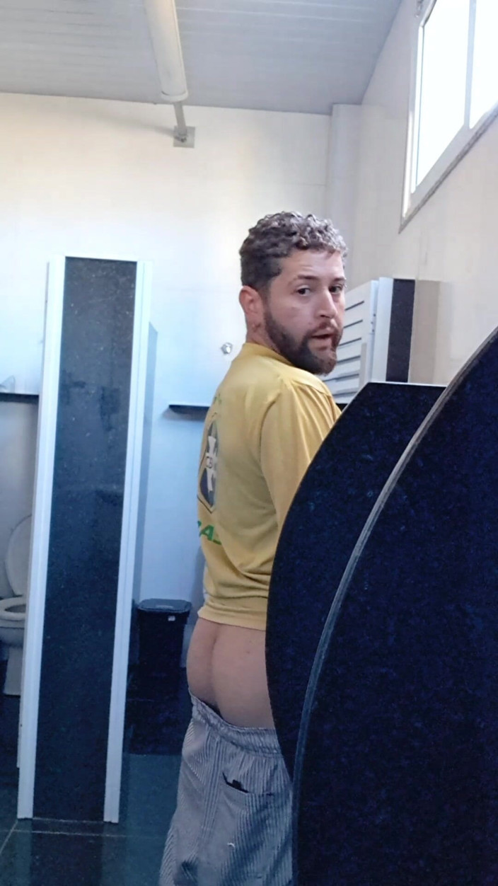 Marcosninfo: Ik Was Alleen in Het Toilet Van De Winkel En...