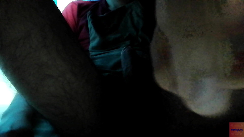 monkylufy: Masturbando-se para um vídeo hentai