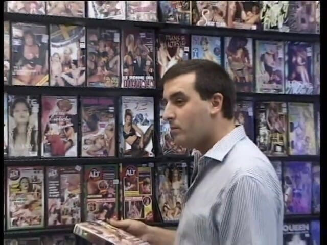 My Dirty Family: Mi cuñada trabaja en el sex shop, ¡ella hace mamadas a...