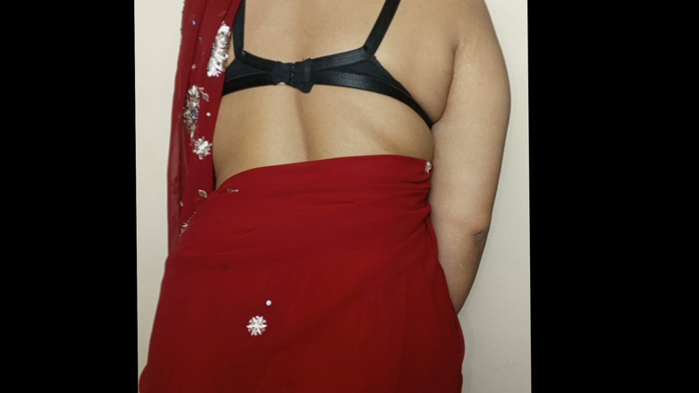 Nadiyabd: Beautiful Girl Red Saree Big Boobs Press - Indian Desi Hot...