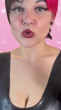 Slečna Ruby Odhalena a Zotročená: Pád Sissyho