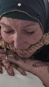 Hijabi capezzolo um bDSM da entrambe le angolazioni