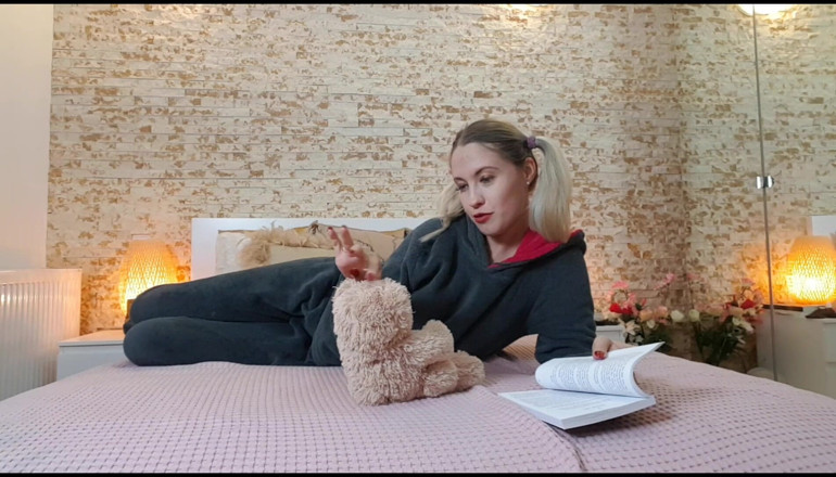 Erotic Tanya: Przyrodnia siostra - kamera podczas pierdzenia