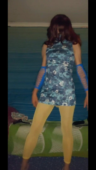 Lizzaali: Part 1. Little blue flower dress and tights