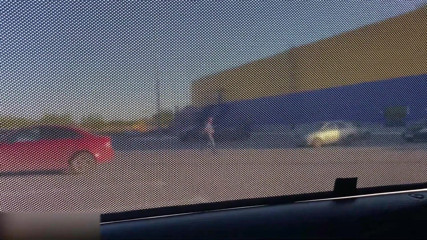 Erect Dick: Ein 18-jähriges mädchen masturbiert im freien! Muschi im auto fingern! POV!