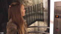 Watch4beauty: Jagar hennes svans