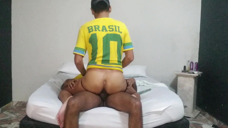 MiguellTrajano: Jiran Menonton Piala Dunia Dan Memutuskan Untuk Berkongkek Semasa Isteri...