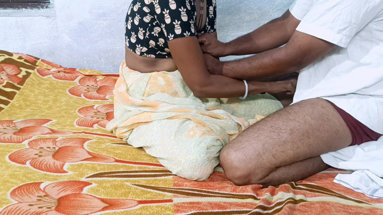 Desihotcouple: Hintli köylü ateşli evli kadın ev yapımı sakso amcık yalıyor...