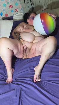 Naked Beach Ball Has Her Squirting for All