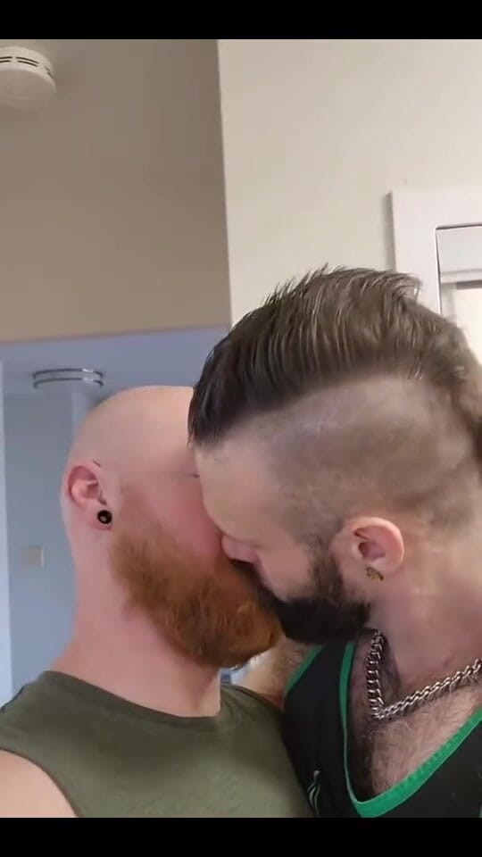 BeefyCanuck: Pregame Make Out with