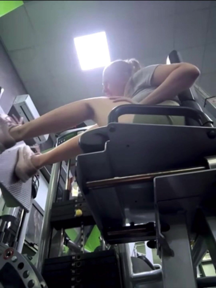 JuiceLussie: Extreme Fucking with Trainer in the Gym