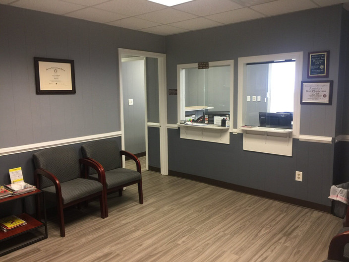 Jayshana Lawton: Slob em My Big Shemale Knob! no Dr. Office