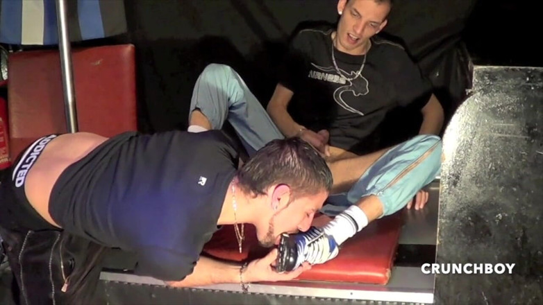 STRAIGHT BOY CURIOUS: Enzo humiliation's with feet by scaly lad