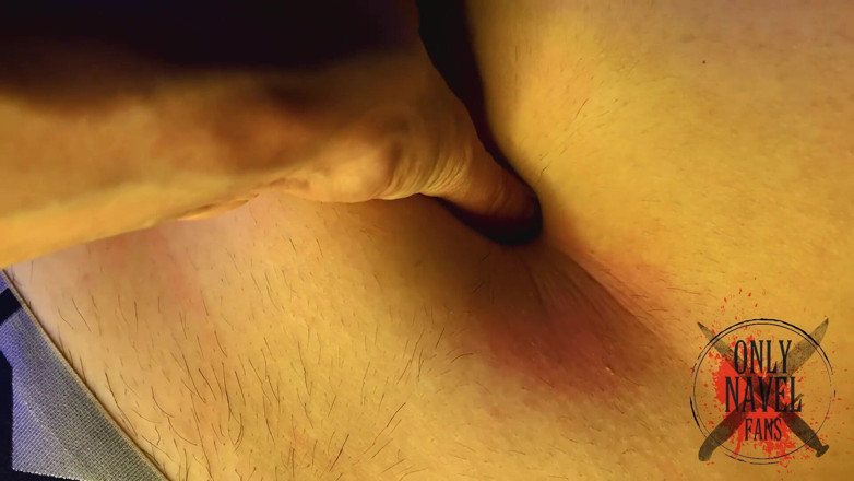 Navel fans: Alex's navel spielt