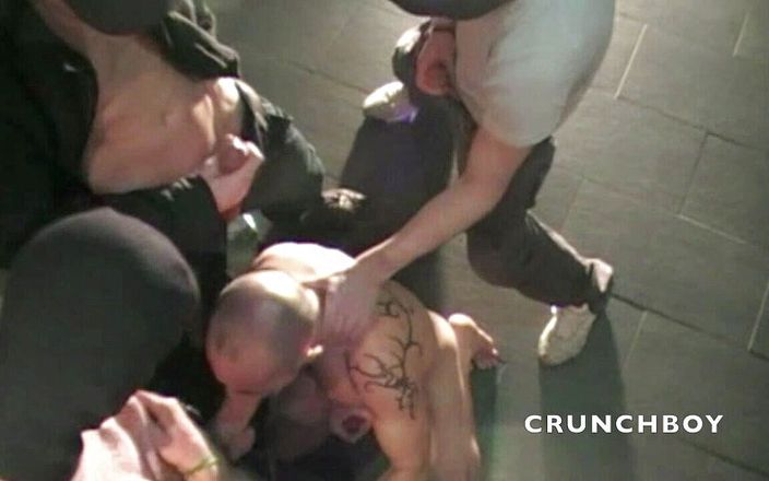 Raw French Bad boys: Harter gangbang-Überraschung von dominanten gangstern
