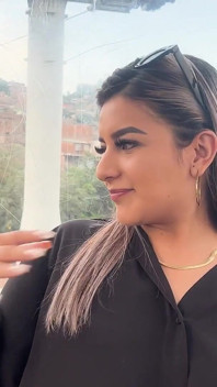 Une Colombienne de 18 ans est séduite par un inconnu et a des relations sexuelles en plein air à El Mio, Cable, en Cali, Colombie