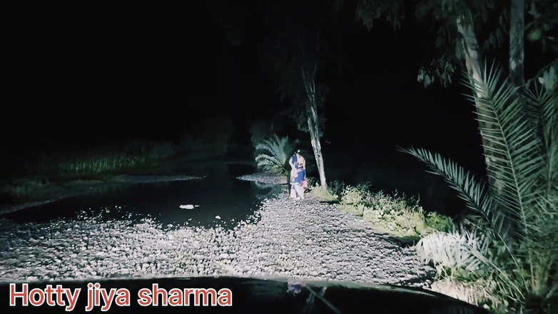Hotty Jiya Sharmaa: V noci nalákali osamělou desi dívku, přinutili ji sedět v...