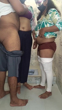 Banheiro sexo a três
