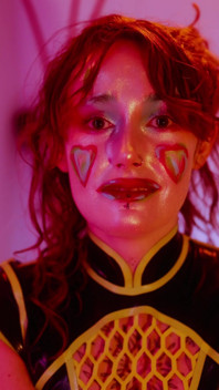 Joy the Clown Interview, chatouilles femdom en latex, taquinage et contrôle ludique