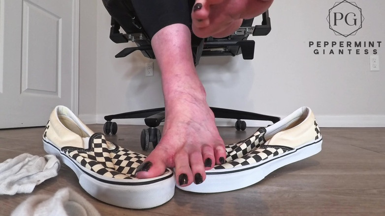Peppermint Giantess: Sneaky Office Foot Tease in Checkerboard Vans - Toe-only Strip &amp; Intense...