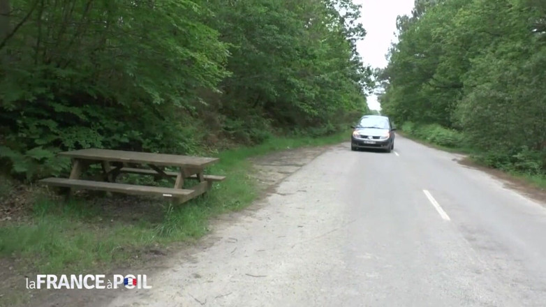 Rue Chaude: Milf mit großen titten wird auf der straße vom mechaniker...