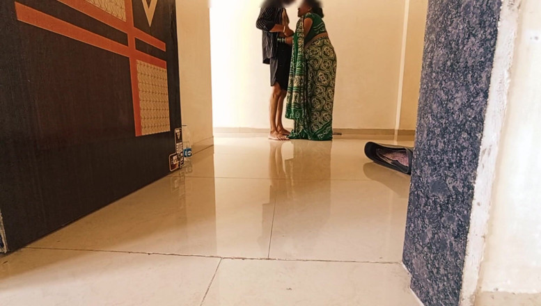 Harder299: Une tatie desi mariée se fait baiser seule à la maison....