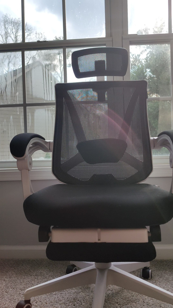 Albino Adonis: Video bokep pertama cewek ini lagi asik muasin memerahnya sendirian