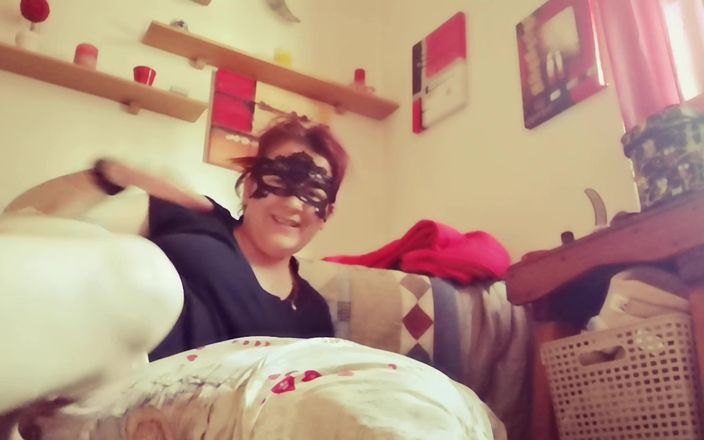 Nicoletta Embassi: Smutsig het onani på toppen av en kudde