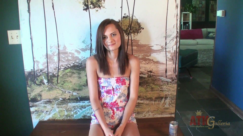 ATKIngdom: Mimi Rayne modellik ile başladığı hakkında kısa bir röportaj yapıyor...