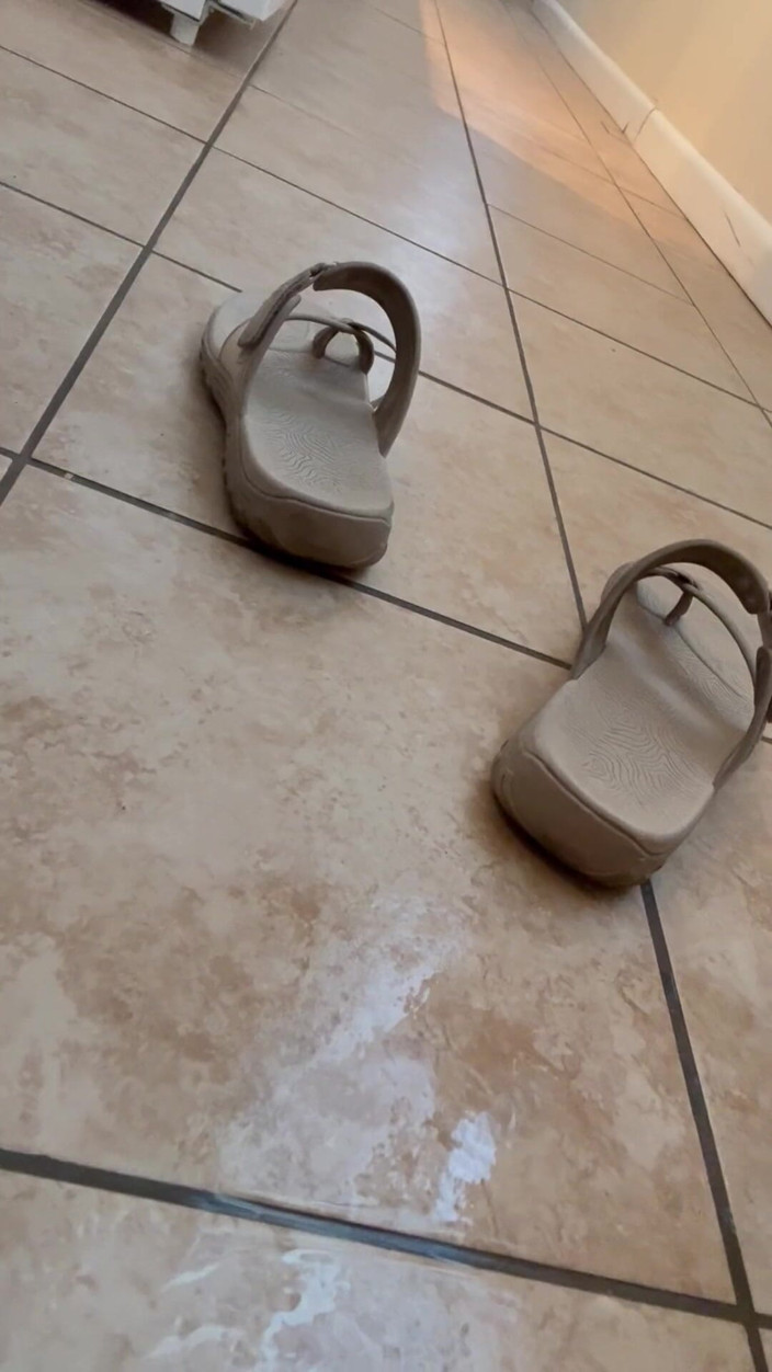 SnM Angel: Mama tryska wielką kałużą