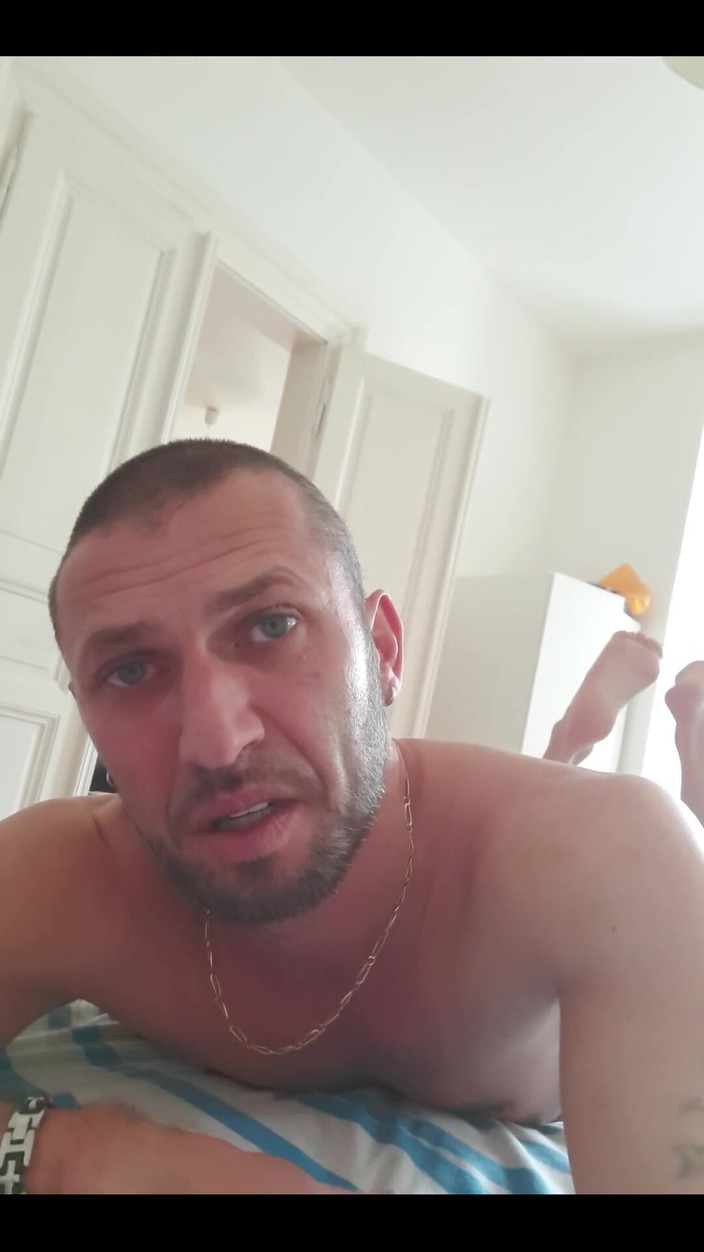 Boy jerking off: Selamat pagi
