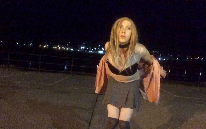 The Midnight Minx: 발정난 대학 교복 스트리퍼