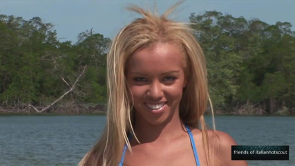 Italian hot scout and friends: Loira sexy fodida nas águas de um rio tropical por dois...