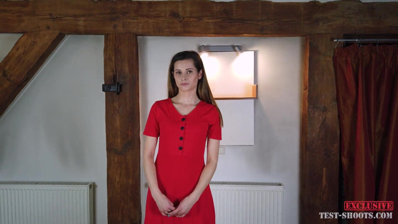 Test-Shoots: Naked pretty amateur teenager Josie in nude casting video