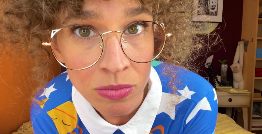 VibeWithMommy: Üvey anne tatlı oğlanlarını bu şekilde aşağılamayı seviyor