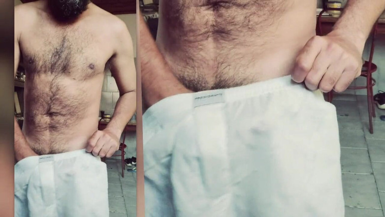 Stink HairyMale: Pijama albă, galbenă de spermă