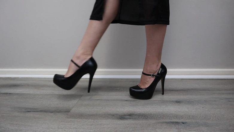 Kinky Lyrical: 5 Heels Try on (non Nude)