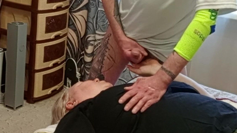 Zona901: Îmi masturbez pula pentru a ejacula pe mama mea vitregă