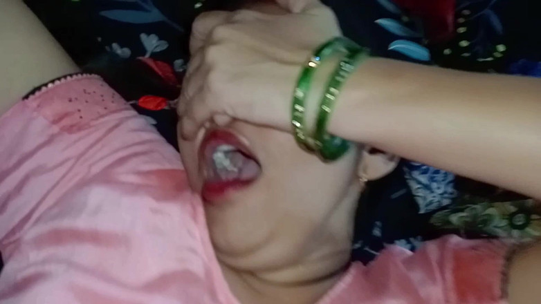 Janvibhabhii: Adik tiri ngentot adik tirinya dan melucuti jus memeknya