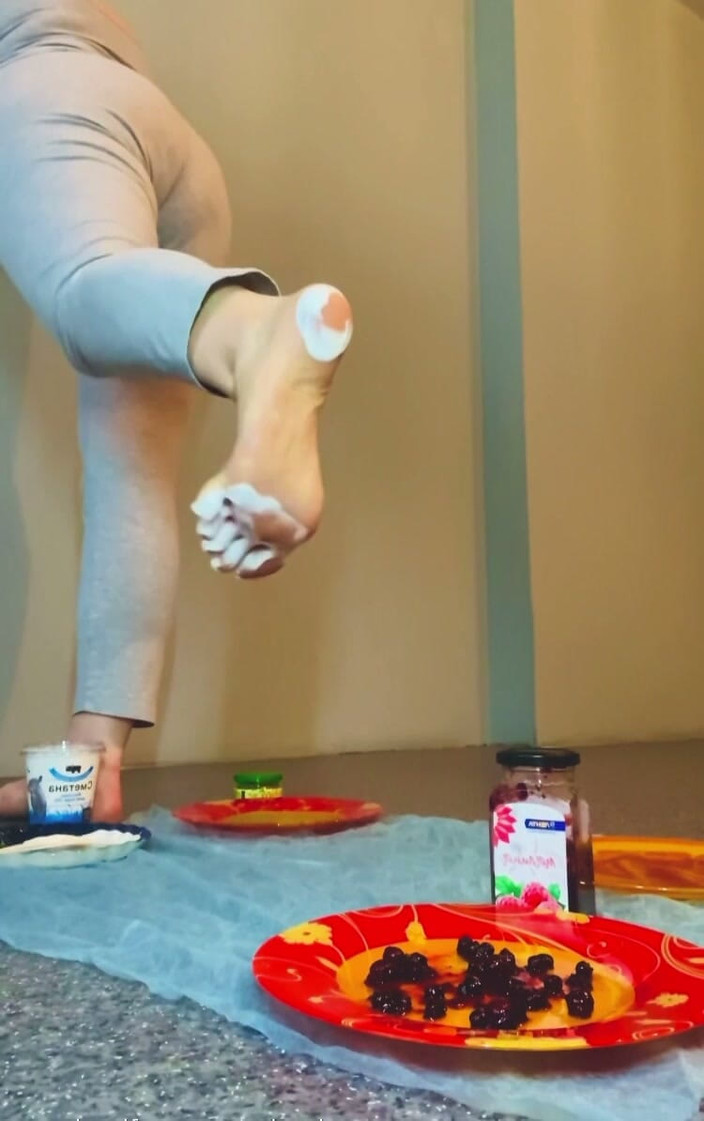 VikkiGeorgia: Essen fußspiel