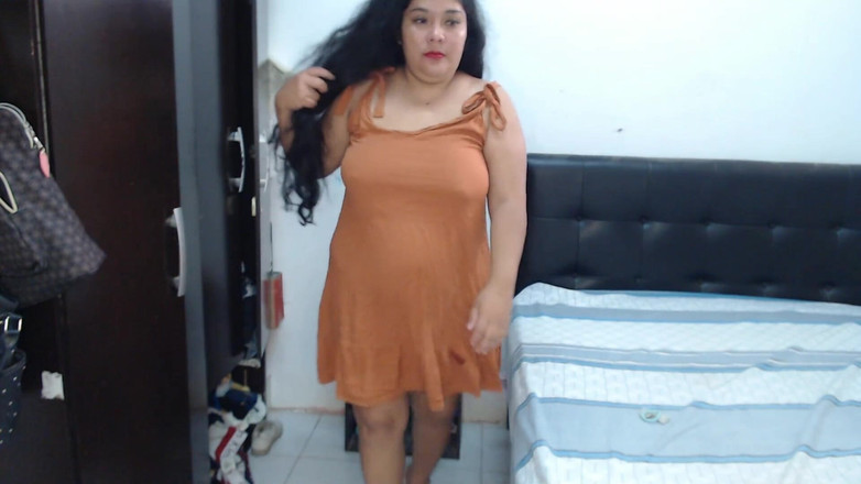 Jsexycouple17: 他蒙住他的熟女邻居的眼睛，以换取一杯糖！她有巨大的奶子和巨大的屁股