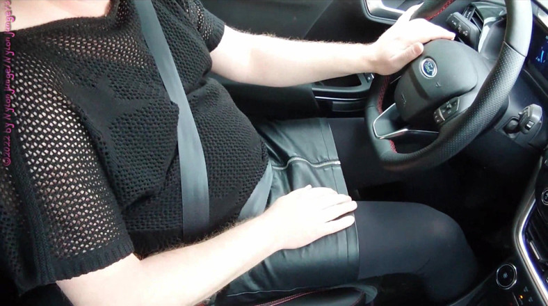 Carmen_Nylonjunge: Sexy frivol im auto 1. Crossdresser