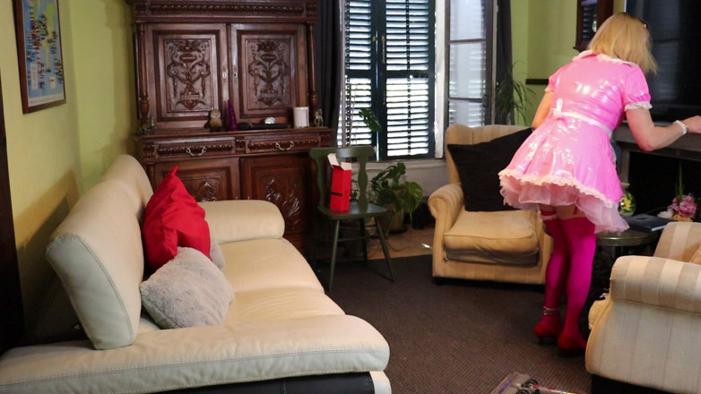 Sissy Dee Dee: Người giúp việc phục tùng dee nên được dọn dẹp, nhưng...
